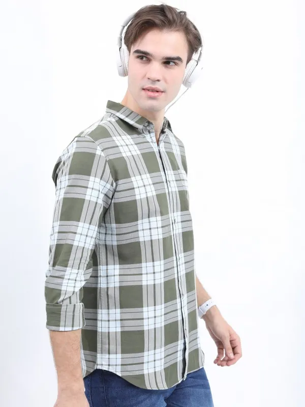  Highlander Men Olive Checked Slim Fit Casual Shirts