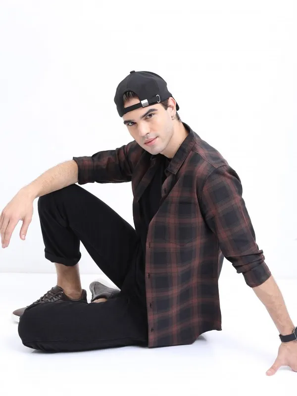  Highlander Men Black Checked Slim Fit Casual Shirts