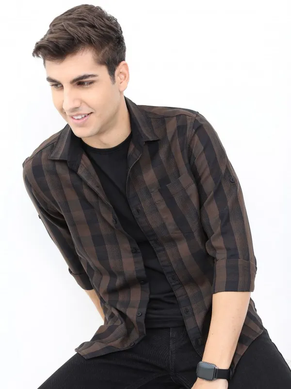  Highlander Men Brown Checked Slim Fit Casual Shirts