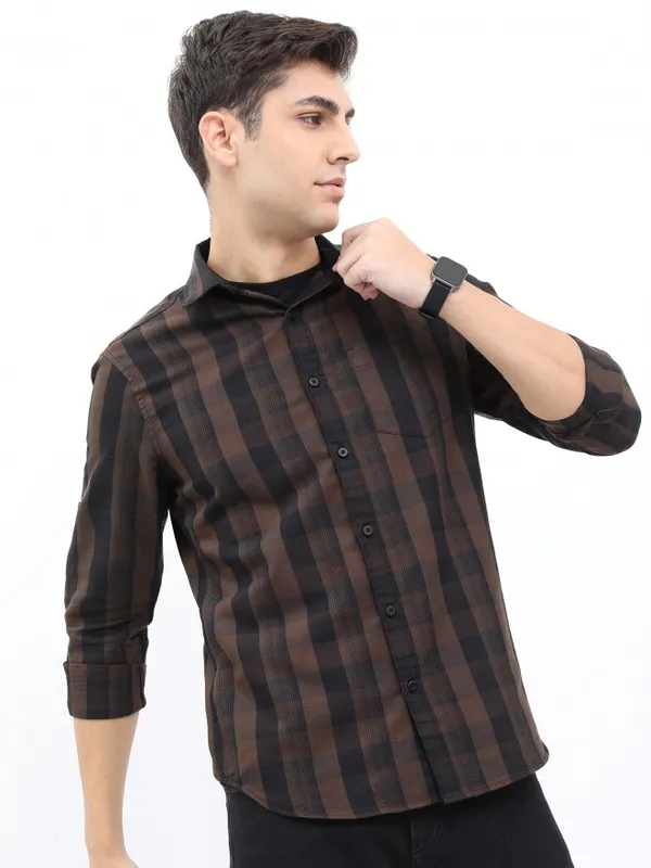  Highlander Men Brown Checked Slim Fit Casual Shirts