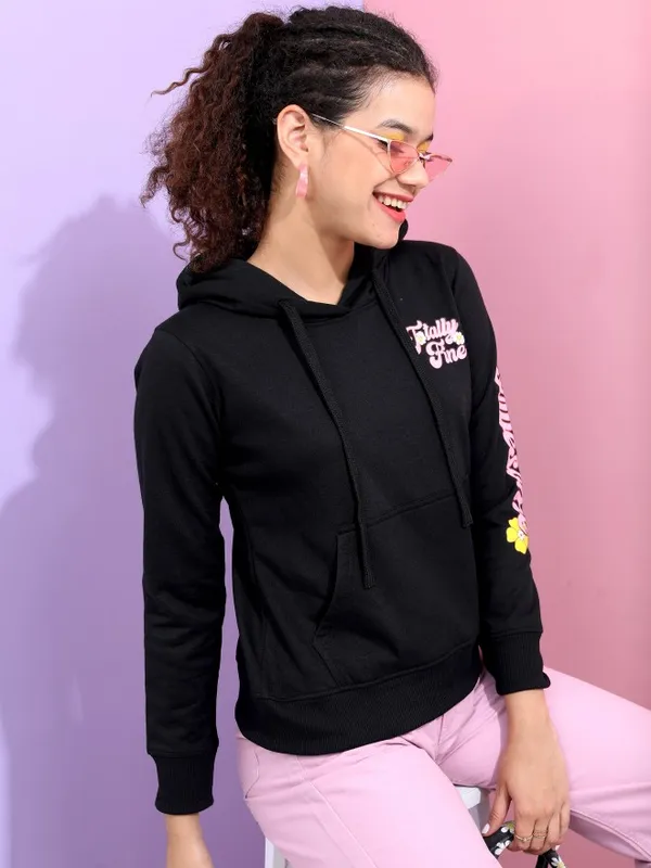  Tokyo Talkies Women Black Printed Pullover Hood Sweatshirts