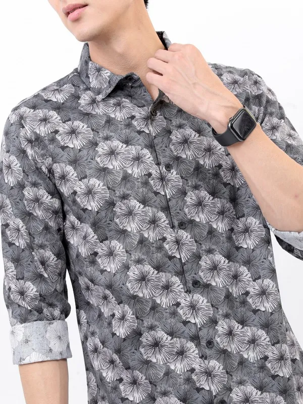 Men Slim Fit Casual Shirt