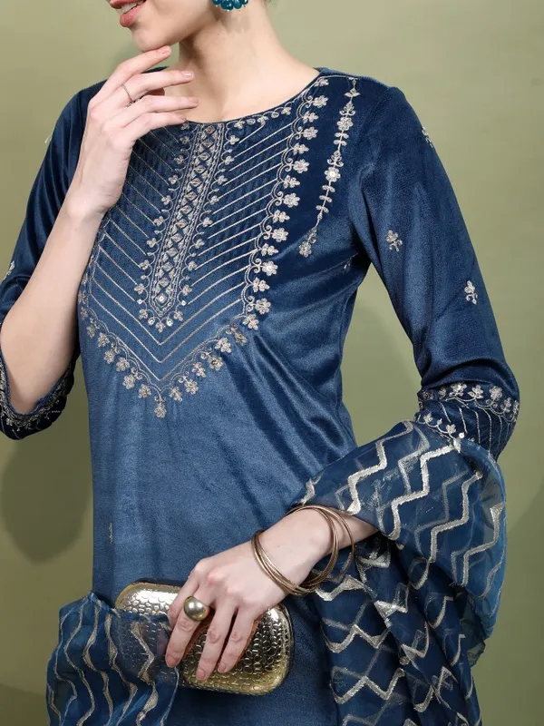  Vishudh Women Teal Printed Kurta Sets