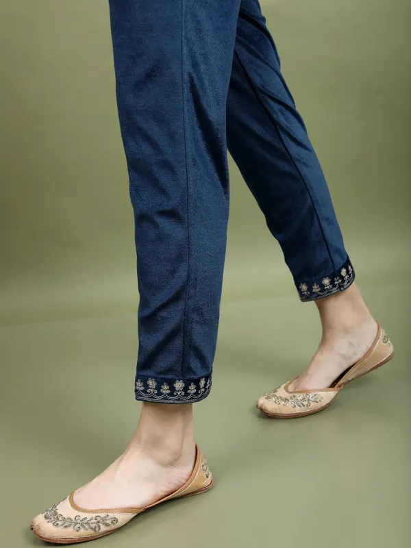  Vishudh Women Teal Printed Kurta Sets