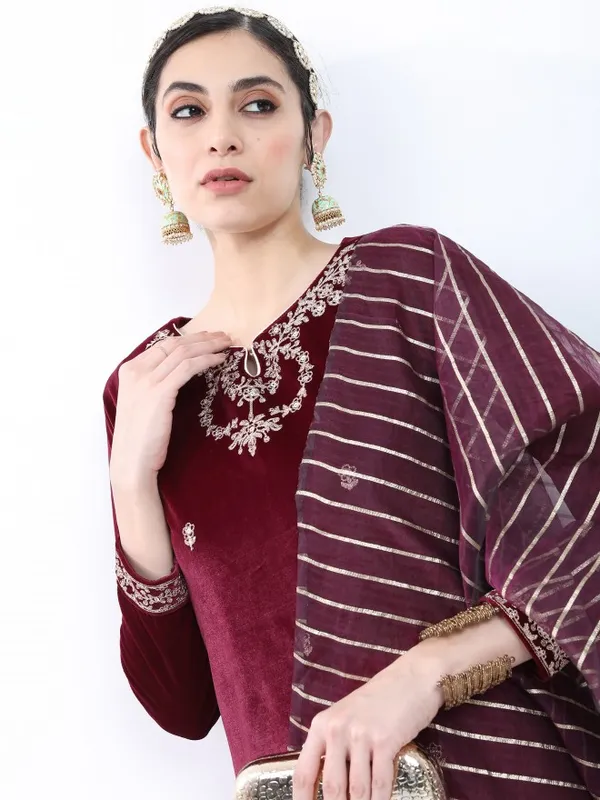  Ketch Women Magenta Printed Kurta Sets