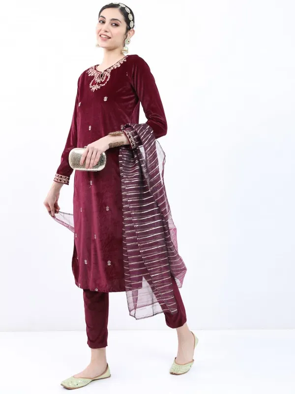  Ketch Women Magenta Printed Kurta Sets