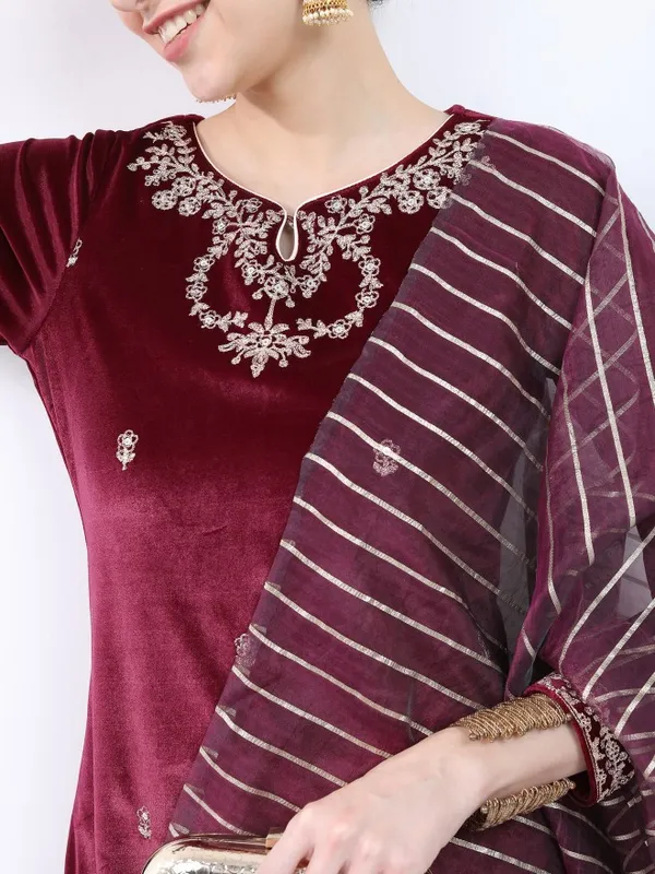  Ketch Women Magenta Printed Kurta Sets