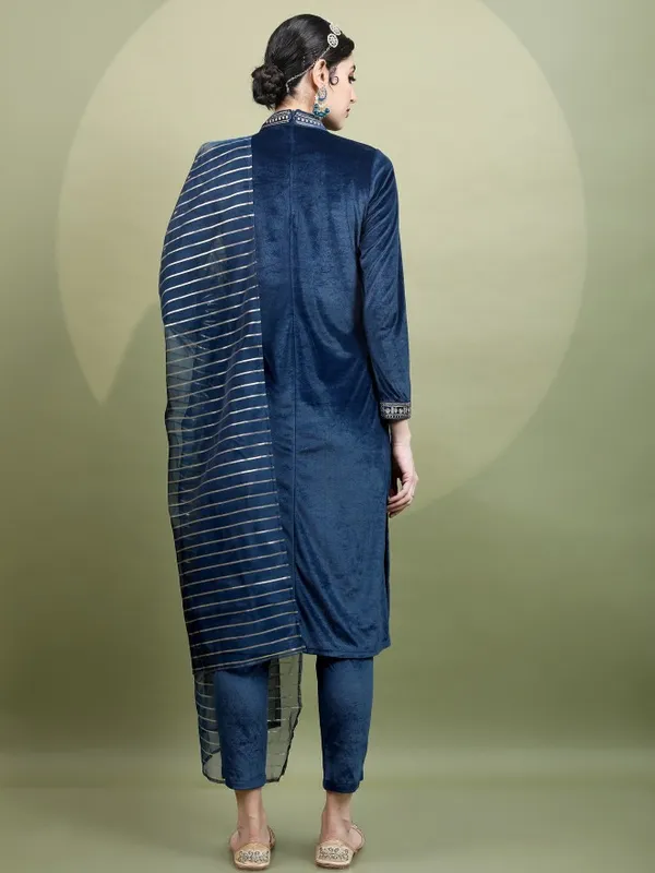  Vishudh Women Teal Printed Kurta Sets