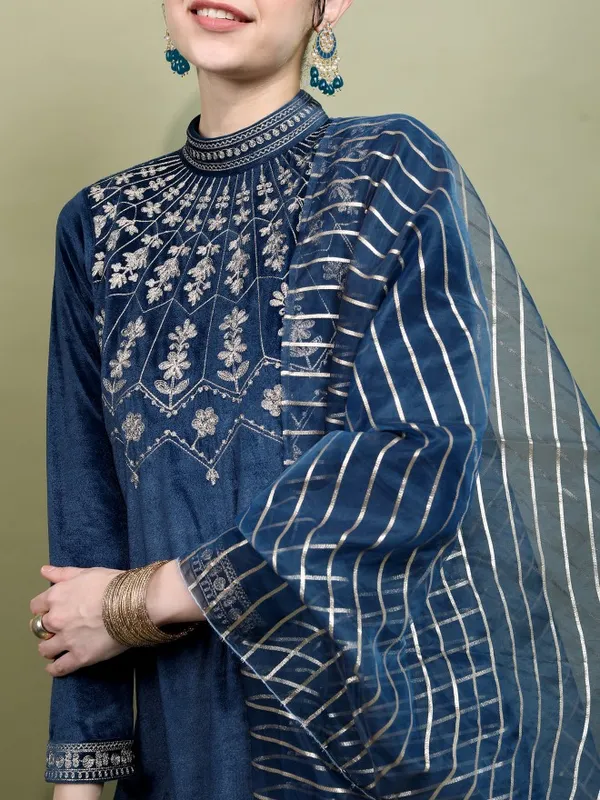  Vishudh Women Teal Printed Kurta Sets