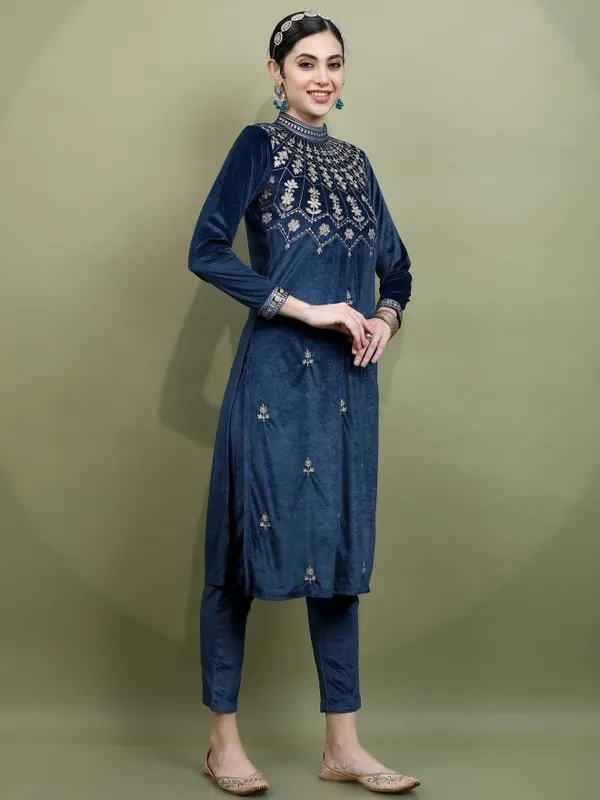  Vishudh Women Teal Printed Kurta Sets