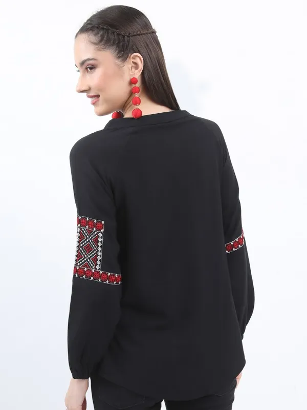 Vishudh Women Black Embroidered Top