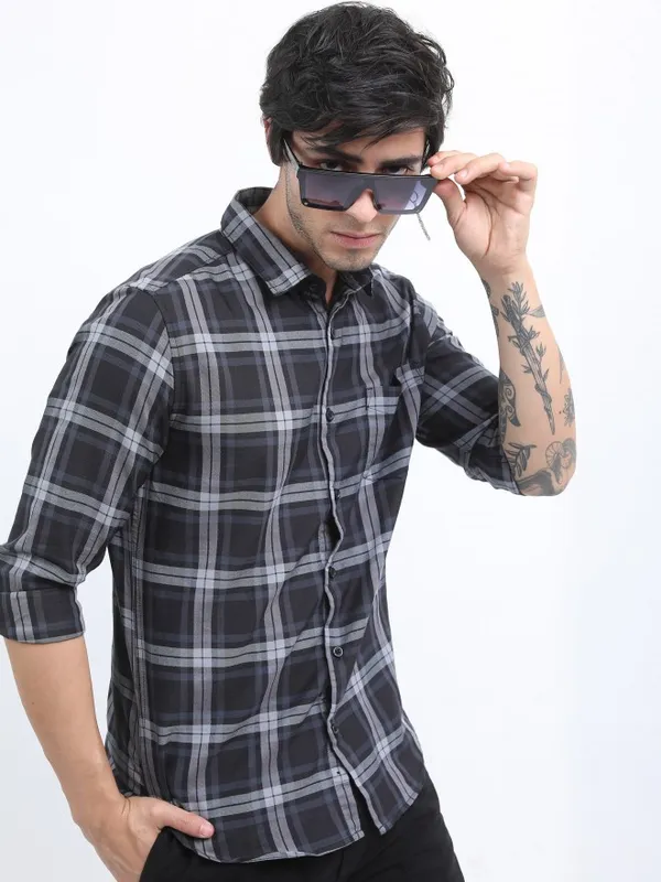  Highlander Men Black Checked Slim Fit Casual Shirts