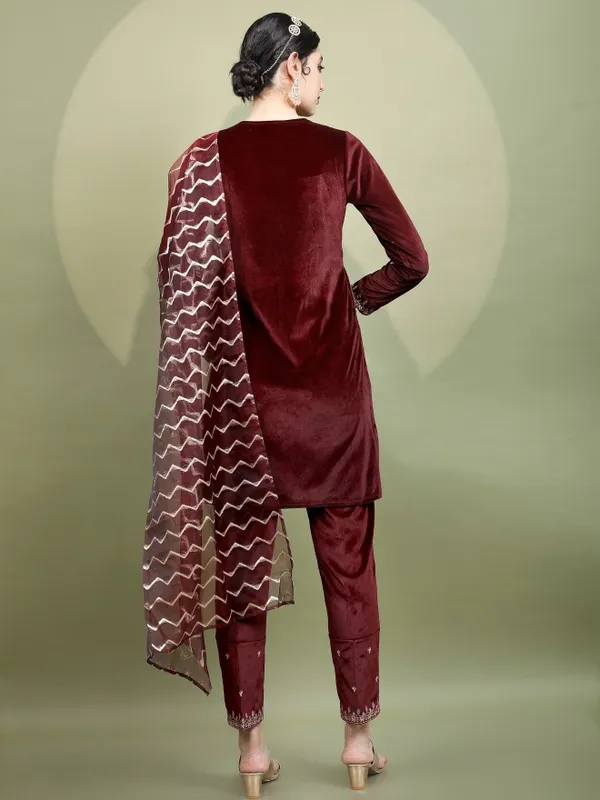  Vishudh Women Maroon Solid Kurta Sets