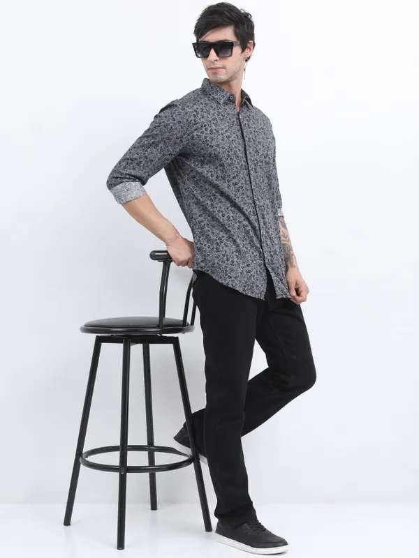 Men Slim Fit Casual Shirt