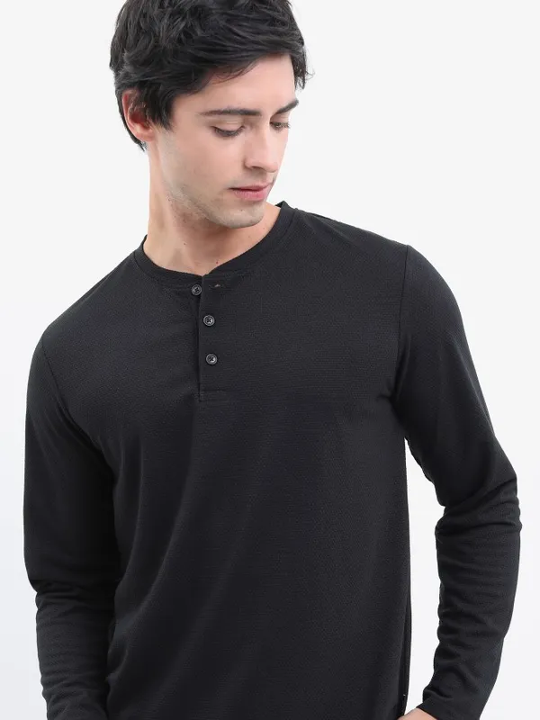  Highlander Men Black Solid Henley Neck T-Shirts