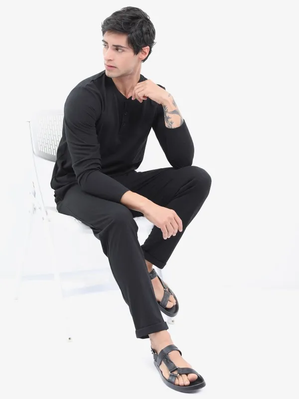  Highlander Men Black Solid Henley Neck T-Shirts