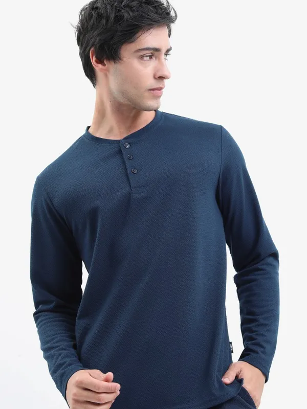 Men Solid Henley Neck T-shirt