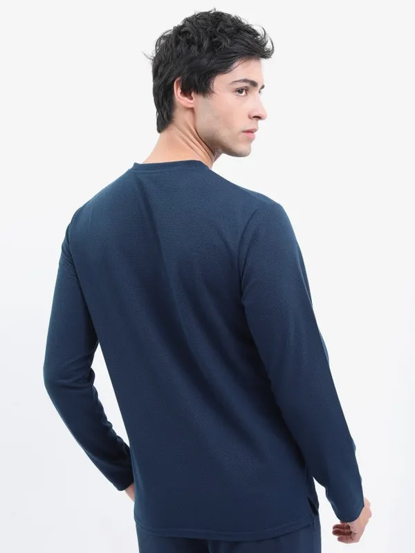 Men Solid Henley Neck T-shirt