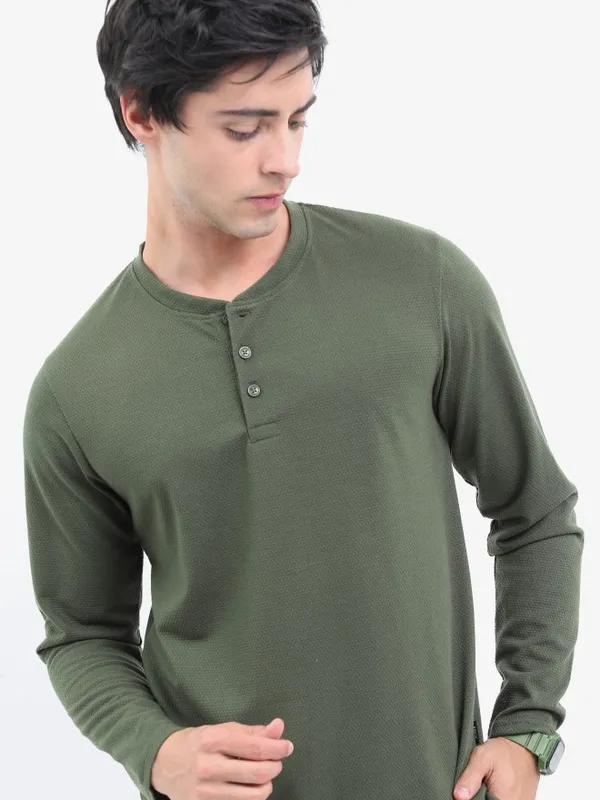  Highlander Men Olive Solid Henley Neck T-Shirts