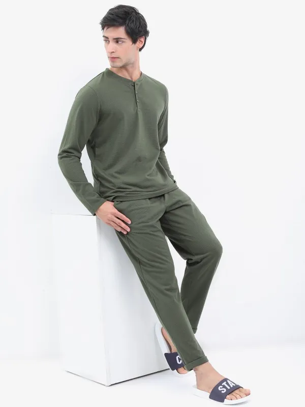  Highlander Men Olive Solid Henley Neck T-Shirts