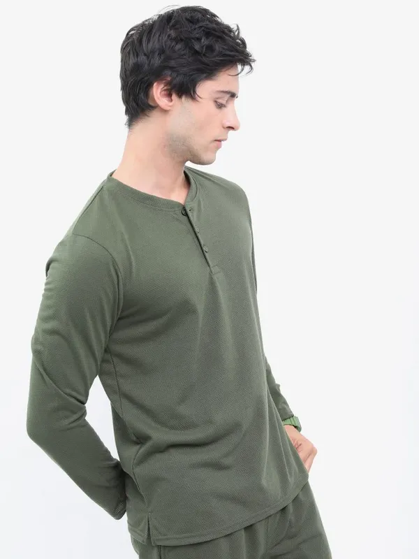  Highlander Men Olive Solid Henley Neck T-Shirts