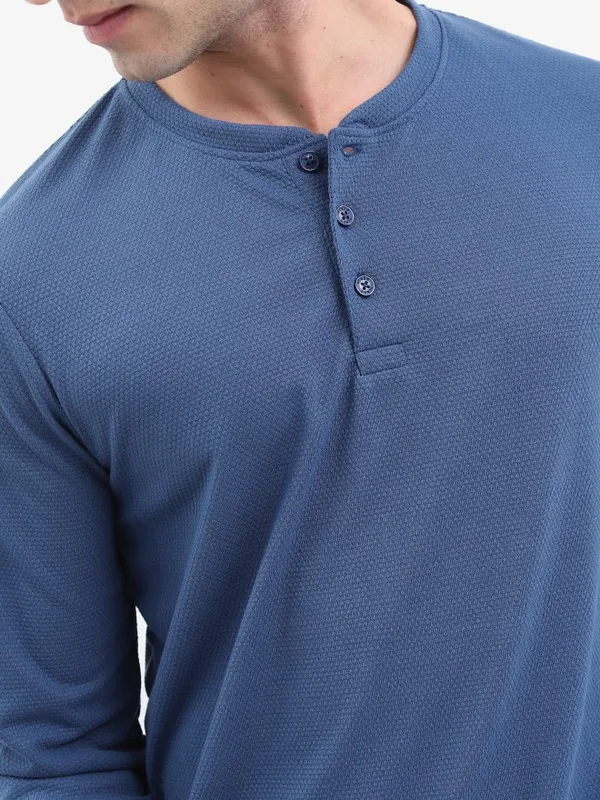  Highlander Men Blue Solid Henley Neck T-Shirts
