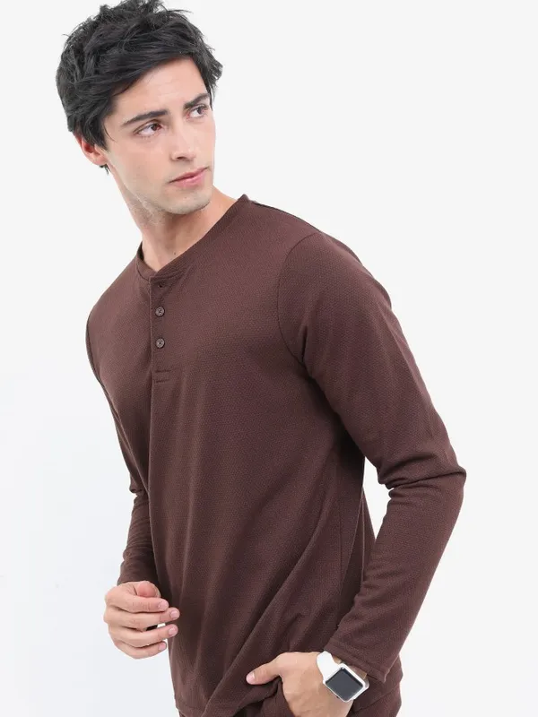  Highlander Men Brown Solid Henley Neck T-Shirts