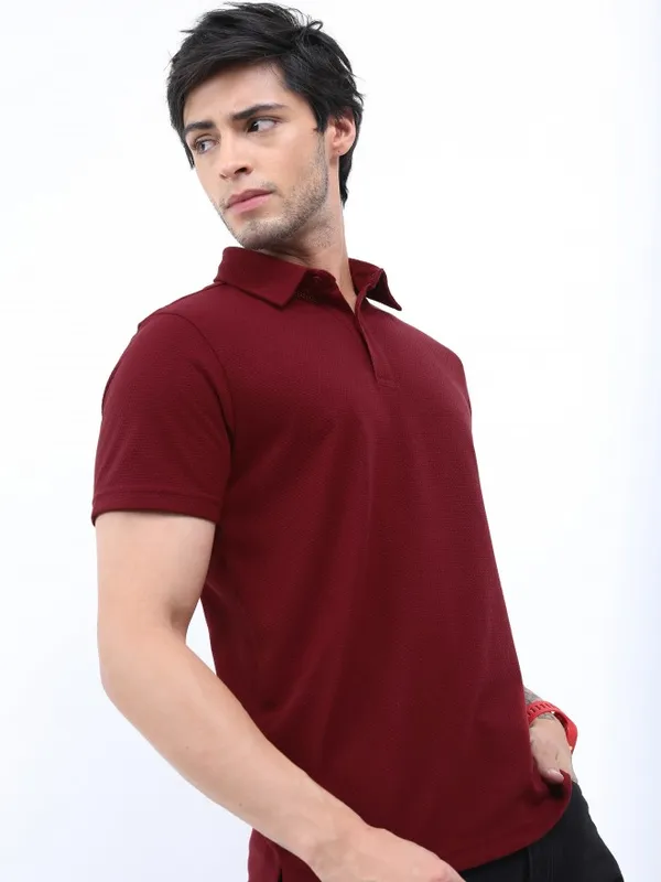  Highlander Men Maroon Solid Polo Collar Polo T-Shirts