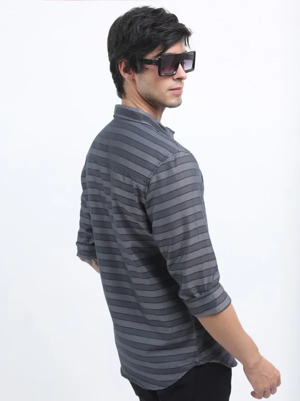  Highlander Men Grey Striped Slim Fit Casual Shirts