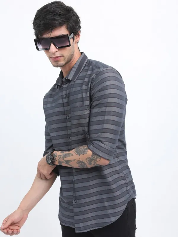  Highlander Men Grey Striped Slim Fit Casual Shirts