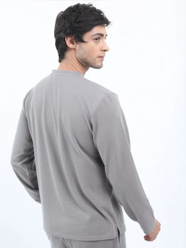 Men Solid Henley Neck T-shirt