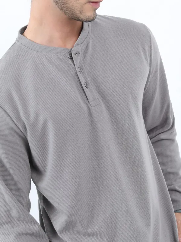 Men Solid Henley Neck T-shirt