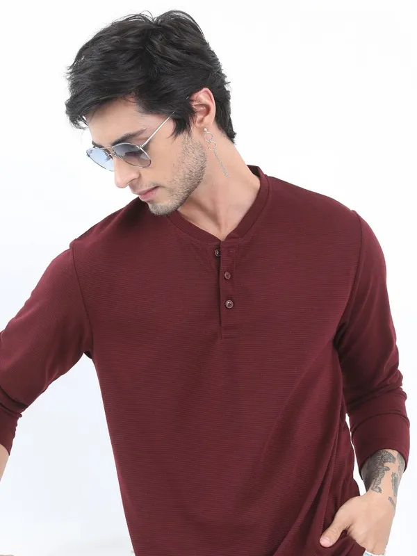 Men Solid Henley Neck T-shirt