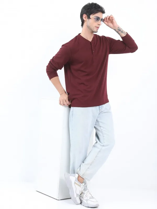 Men Solid Henley Neck T-shirt