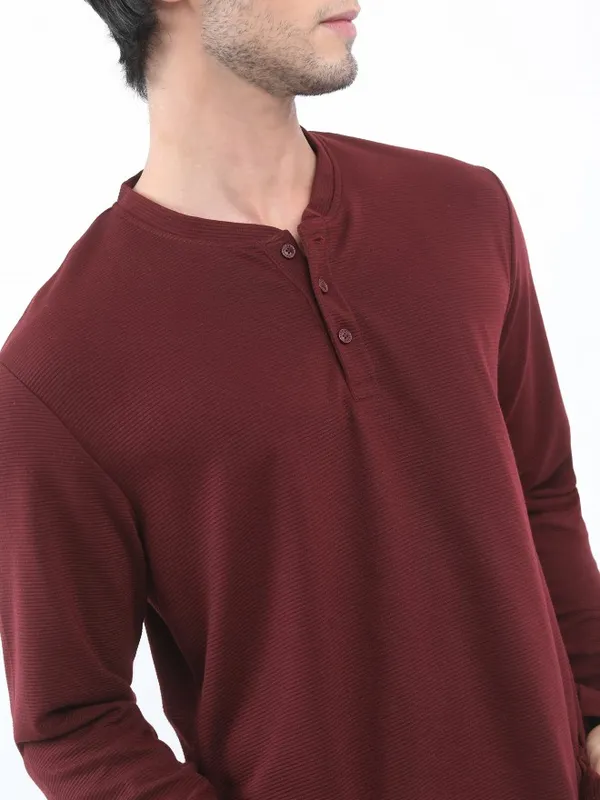 Men Solid Henley Neck T-shirt