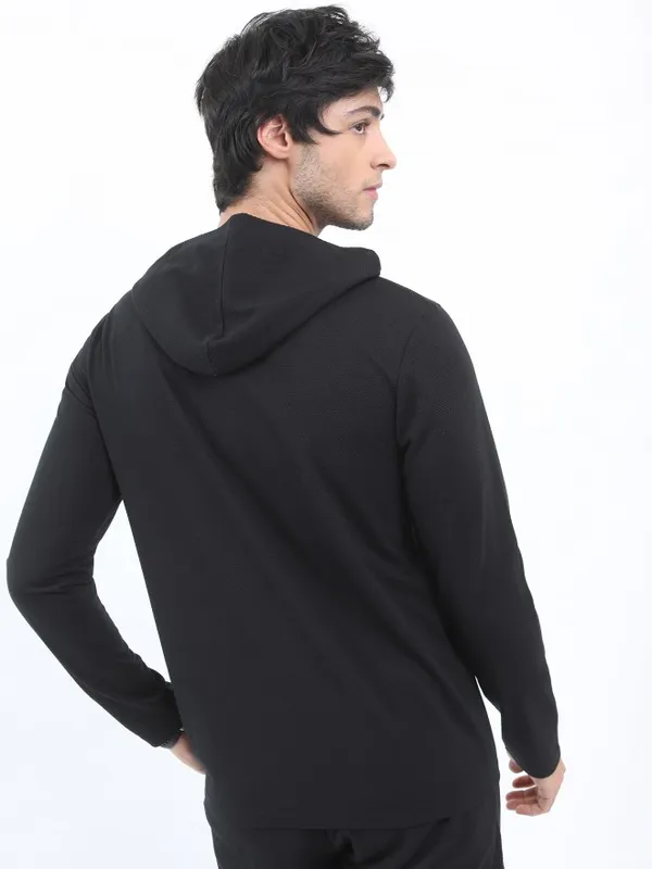  Highlander Men Black Solid Hood T-Shirts
