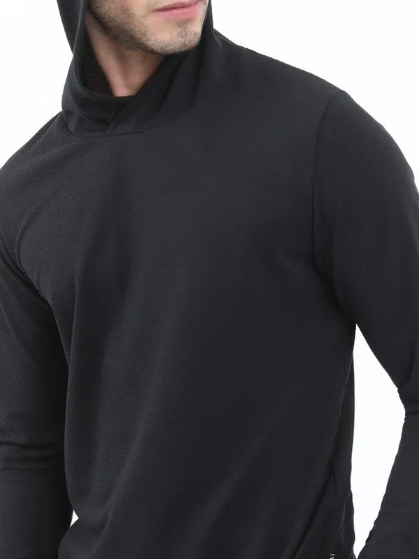  Highlander Men Black Solid Hood T-Shirts