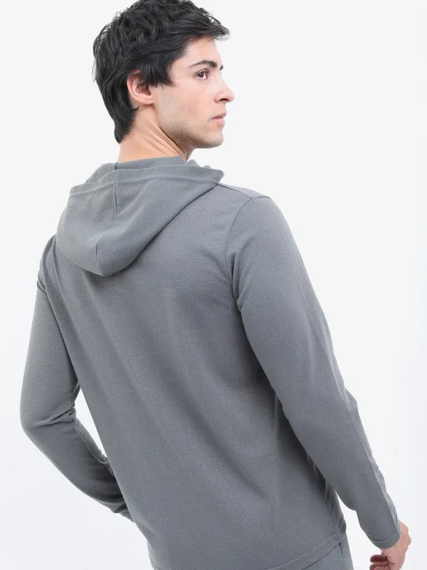  Highlander Men Grey Solid Hood T-Shirts
