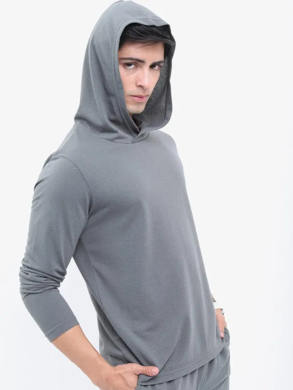  Highlander Men Grey Solid Hood T-Shirts