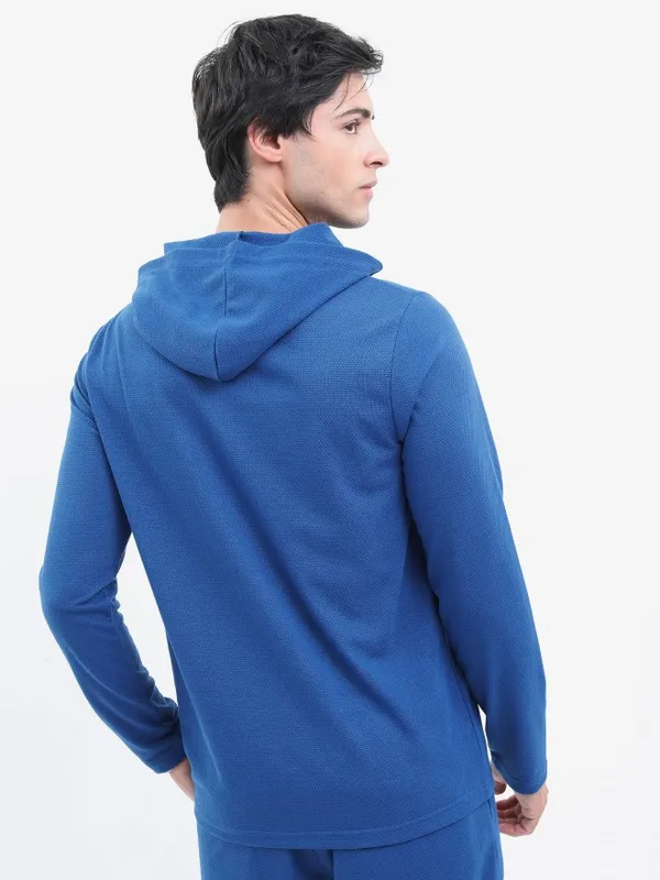  Highlander Men Blue Solid Hood T-Shirts