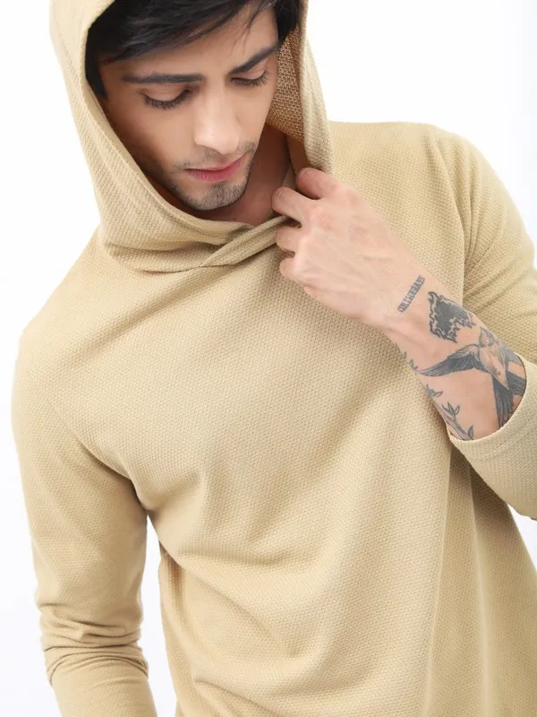  Highlander Men Cream Solid Hood T-Shirts