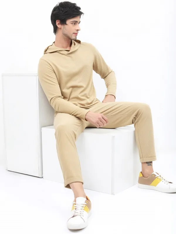  Highlander Men Cream Solid Hood T-Shirts