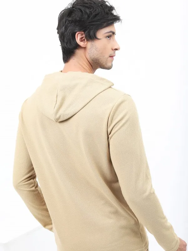 Highlander Men Cream Solid Hood T-Shirts