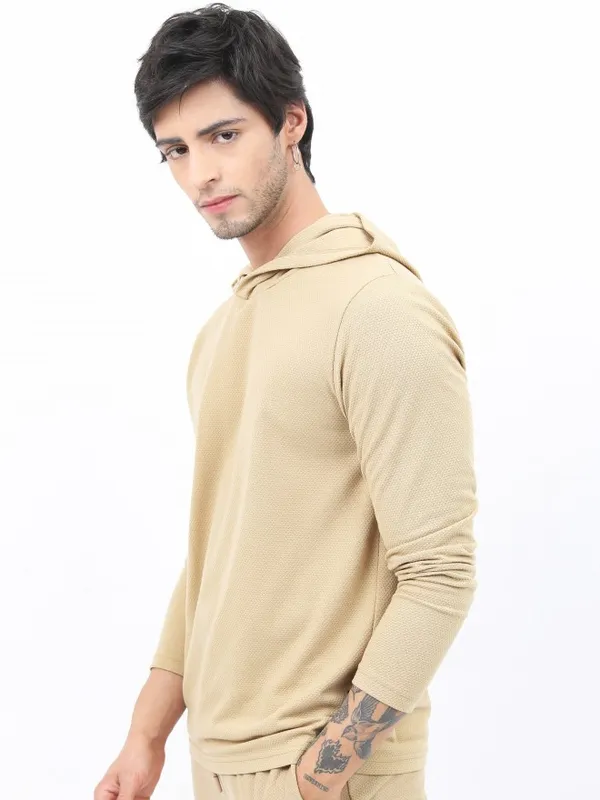  Highlander Men Cream Solid Hood T-Shirts