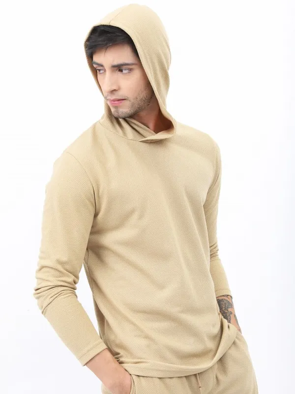  Highlander Men Cream Solid Hood T-Shirts