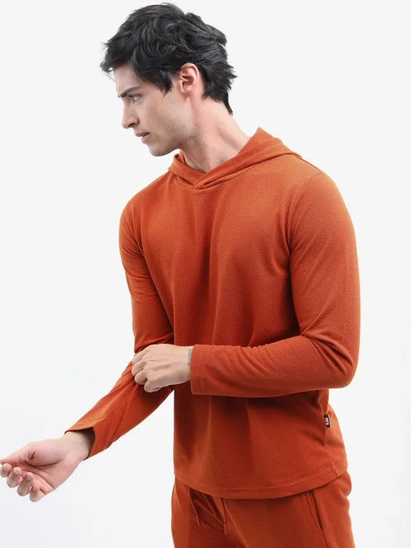  Highlander Men Terracotta Solid Hood T-Shirts