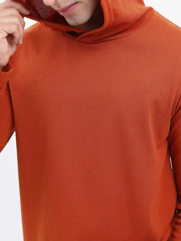  Highlander Men Terracotta Solid Hood T-Shirts