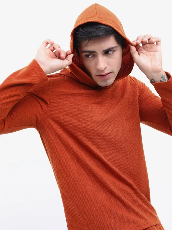  Highlander Men Terracotta Solid Hood T-Shirts