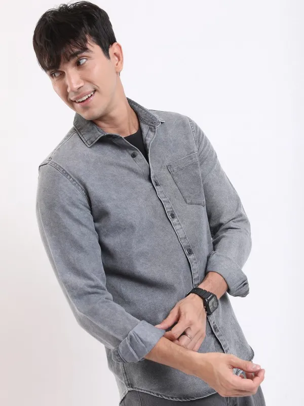  Highlander Men Grey Printed Slim Fit Casual Shirts