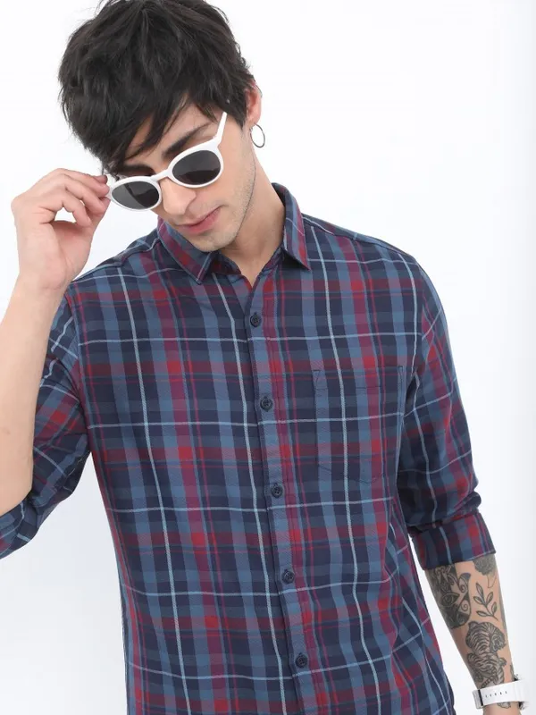  Highlander Men Navy Blue Checked Slim Fit Casual Shirts